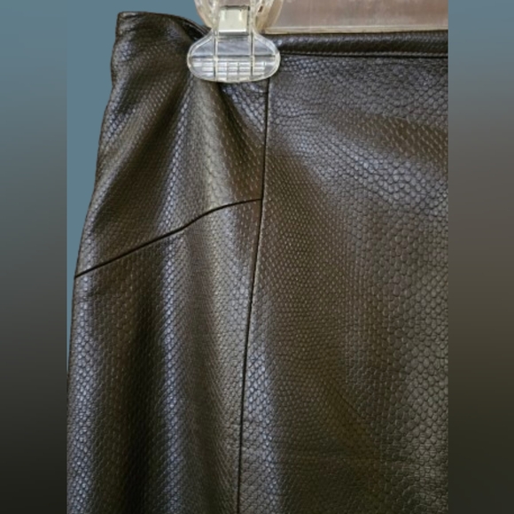 NWOT Zara Basic Faux Leather Embossed Skirt - Picture 2 of 5